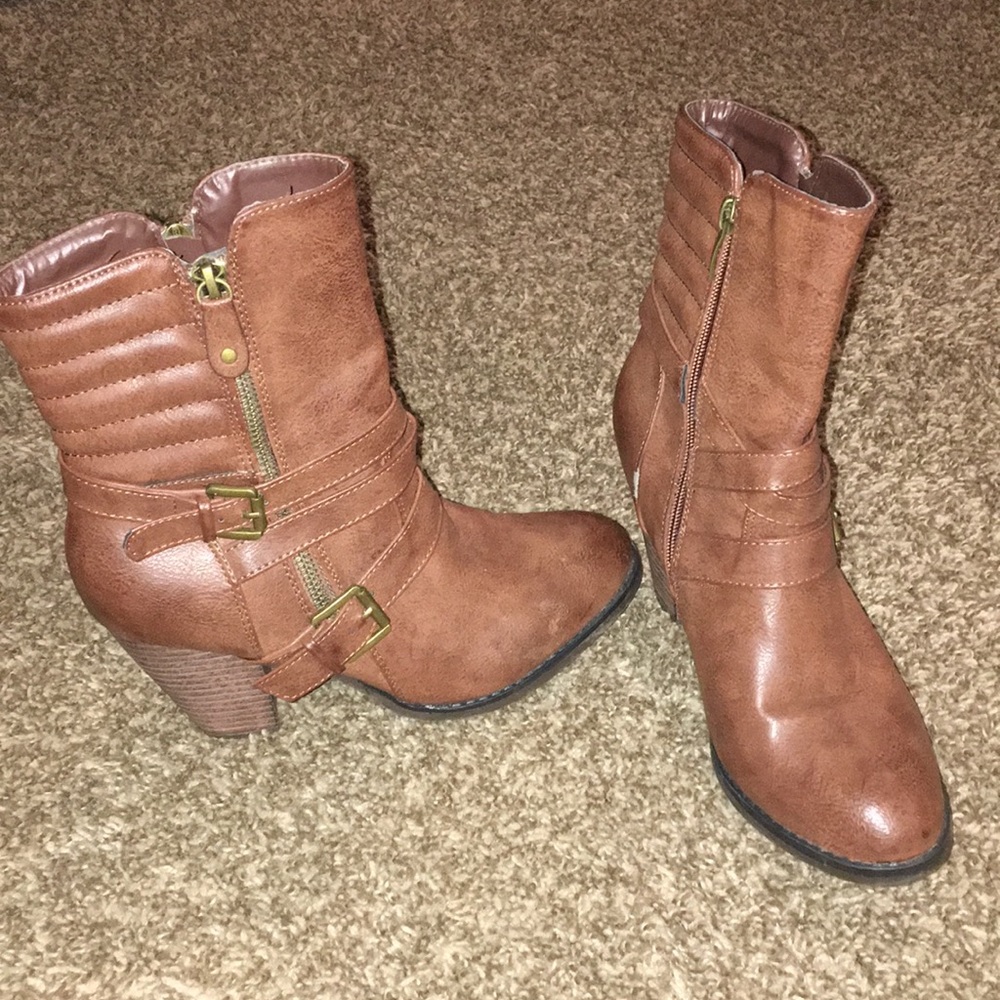 Like new Nature Breeze brown leather booties